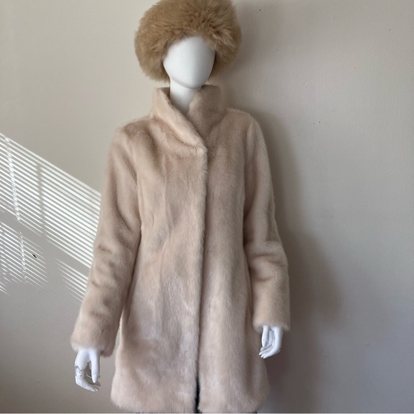 Eliza J Jackets & Blazers - Like New Eliza J cream faux fur coat